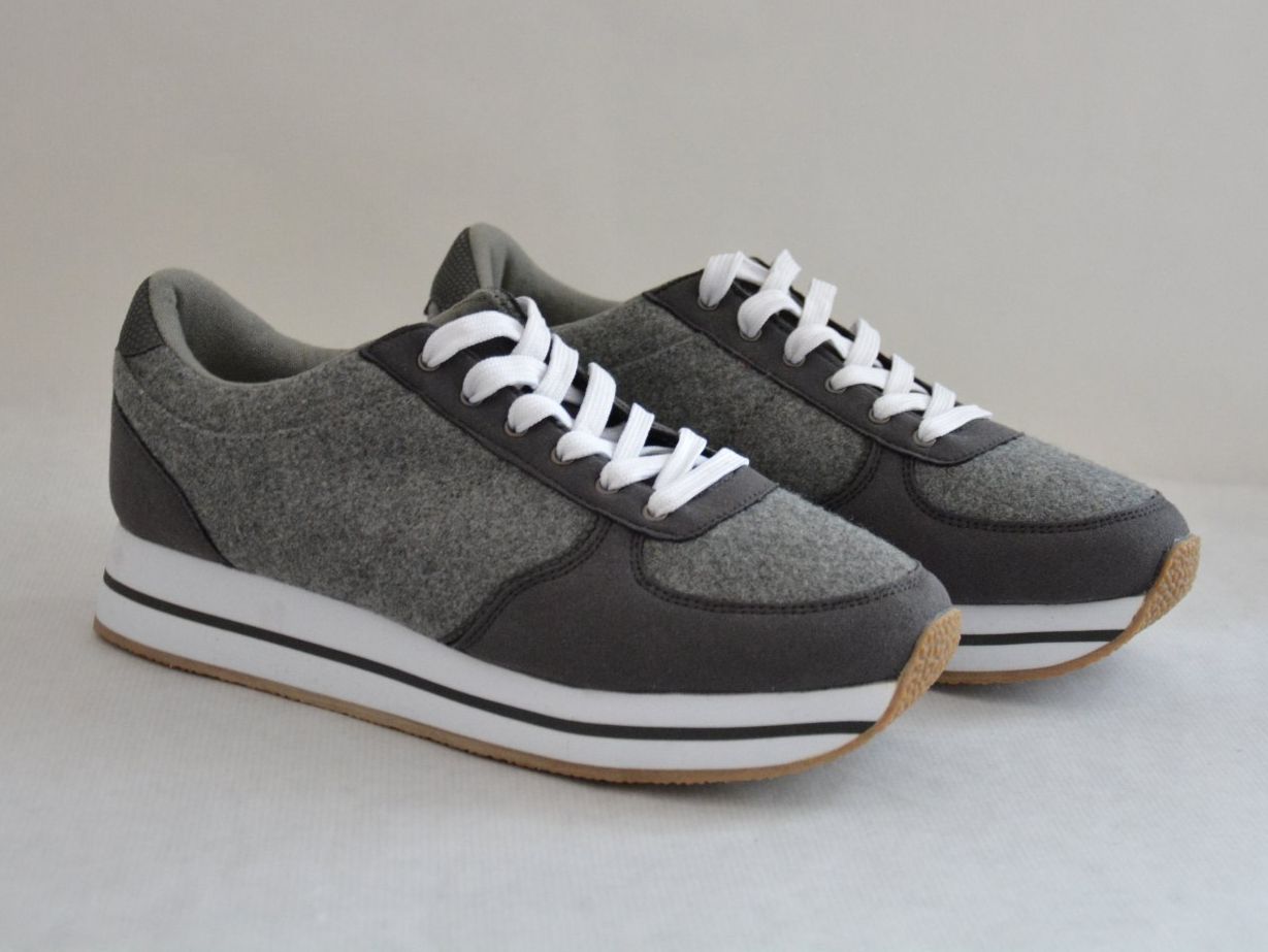 Scarpe da donna: Sneaker Plateau-Sneaker Pull&Bear Grau Gr. 38 neu! – Nuovo (secondo la descrizione) da Bern venduto da SecondWave