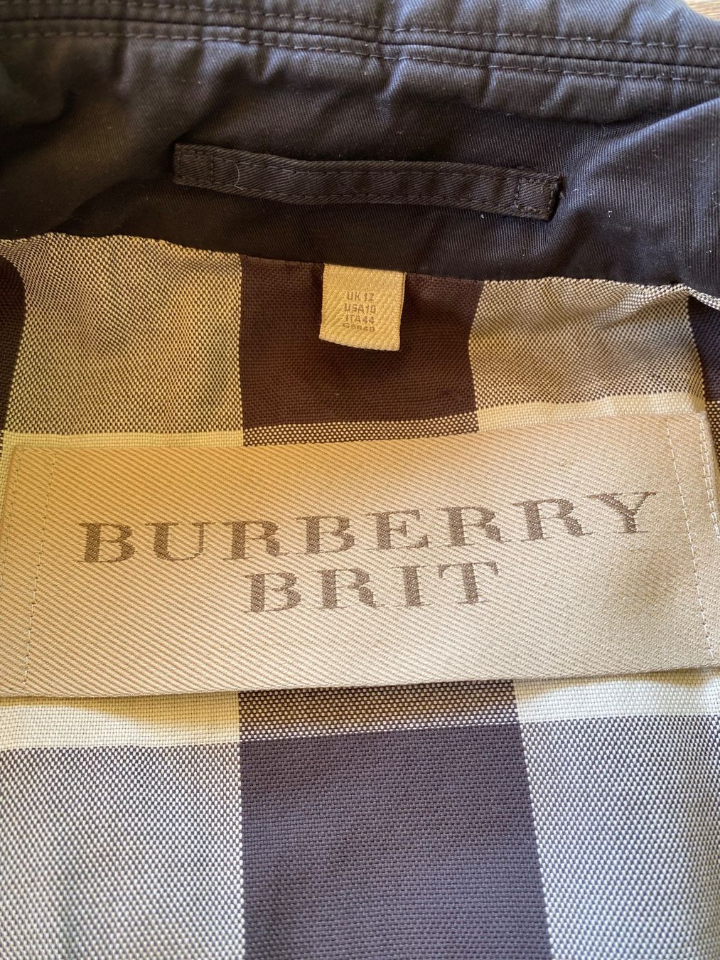 Burberry Mäntel: Schwarzer Burberry Brit Trenchcoat mit Leder – Gebraucht aus Roches BE von Anamun 8