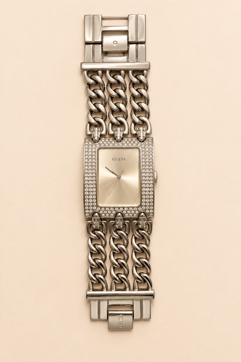 Guess Orologi: MONTRE GUESS ARGENTÉE ORNÉE – Usato da Lausanne venduto da KeNaChic 1