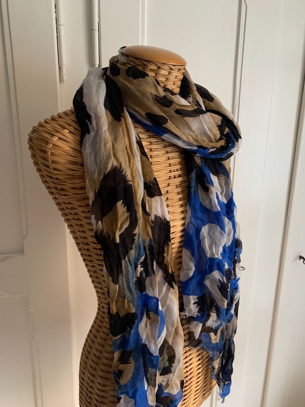 Foulards & écharpes: Schal Tuch gemustert – D'occasion à Zürich par Diazaio 1