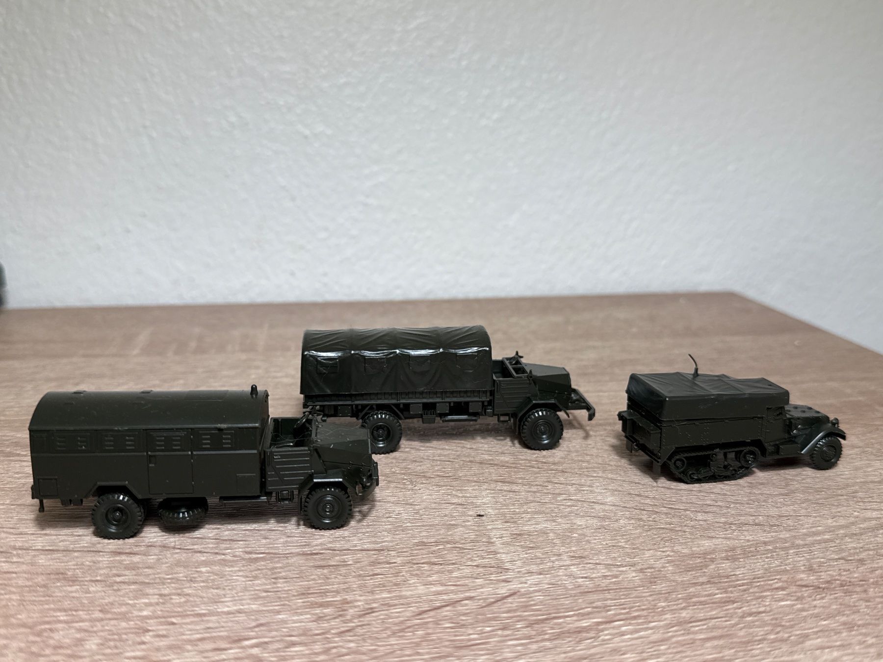 Roco Modelleisenbahnen: 3x Roco Minitanks (10) – Gebraucht aus St-Aubin-Sauges von tantome 1