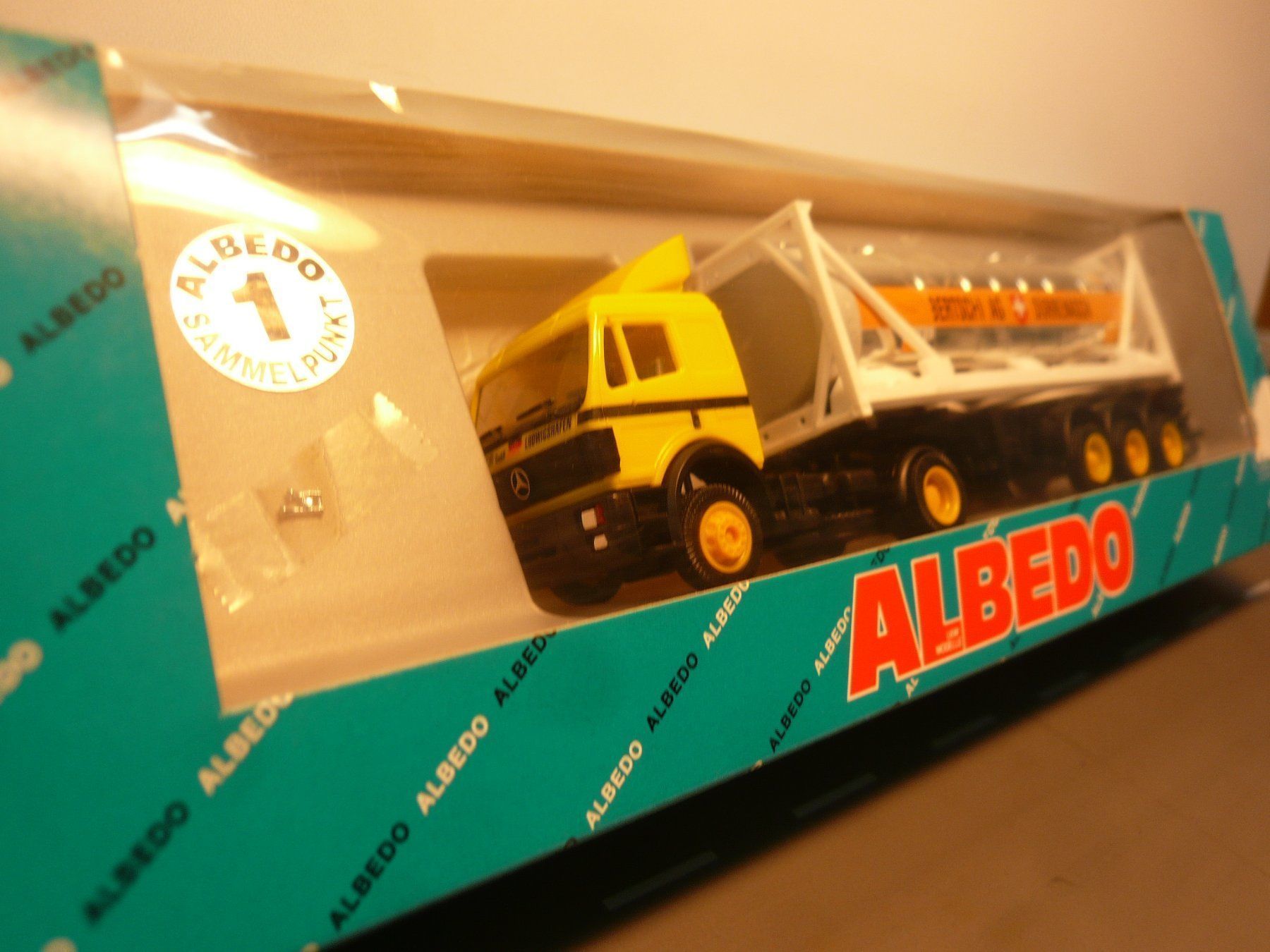 Albedo Modellini d'auto: H0 LKW BERTSCHI CONTAINER  1:87 " ALBEDO MODELL " – Nuovo e nell'imballaggio originale da Pfaffnau venduto da nolff 1