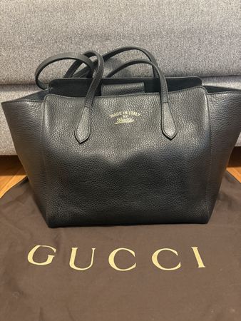 Gucci, Swing black leather bag