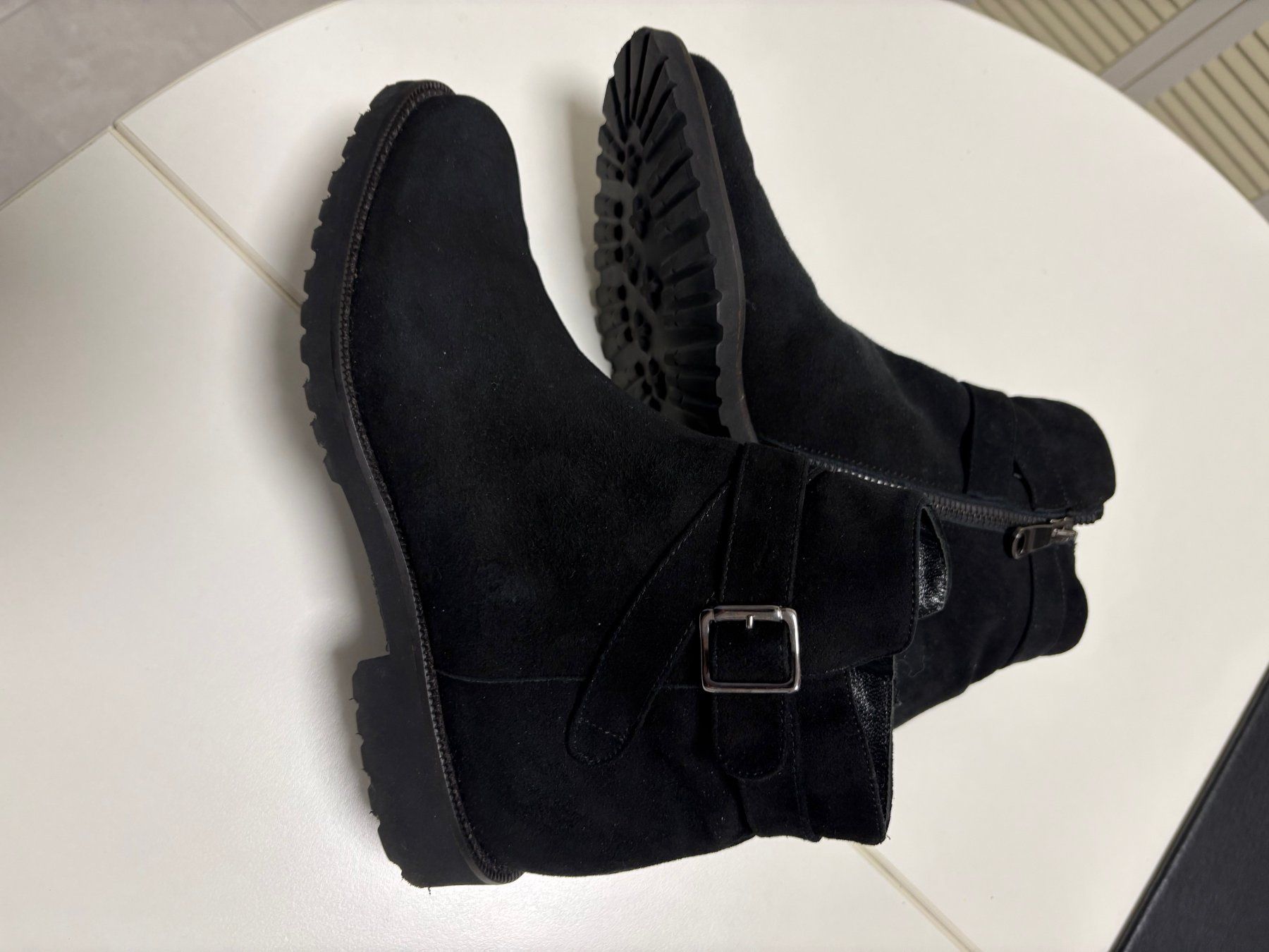 Scarpe da donna: Stiefelette schwarz, Gr. 38,5. Wildleder/Leder – Usato da Glattpark (Opfikon) venduto da Pangie 1