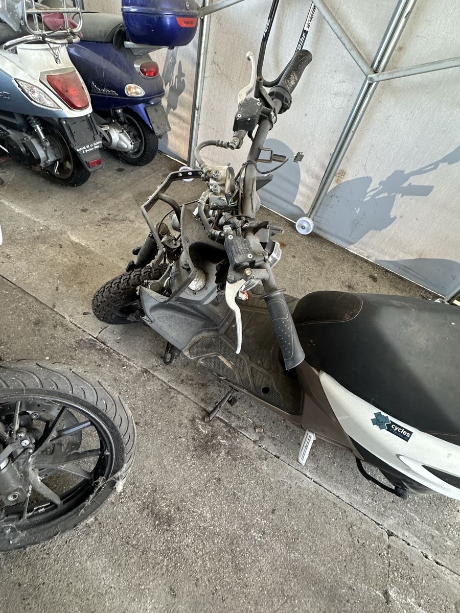 Sym Scooters: SYM FNX 125  – Defekt aus Treycovagnes von Campingcar65 1