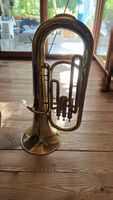 Basso Tuba in ottone dorato usato con segni di usura
