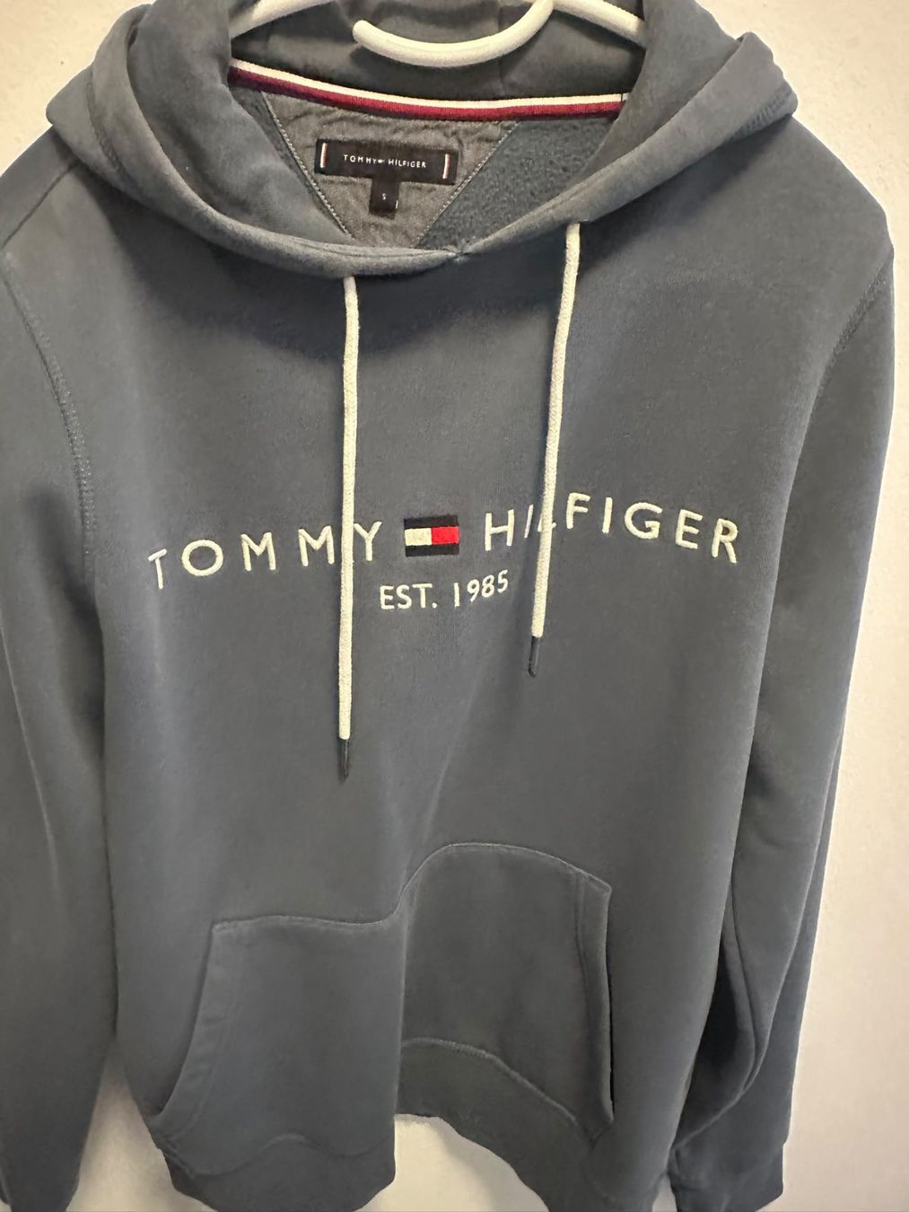 Tommy Hilfiger Pullover & Sweatshirts: Kapuzenpullover Tommy Hilfiger Gr. S – Gebraucht aus Basel von san_2jbt