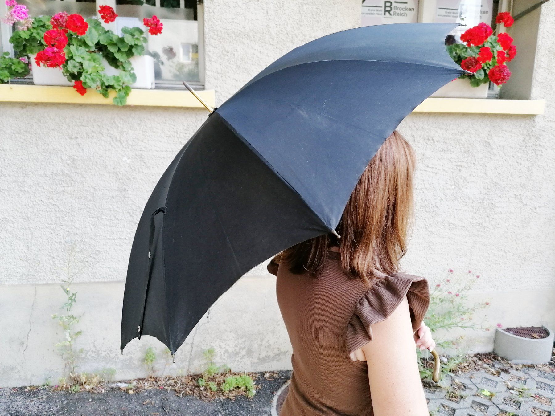 Regenschirme: Eleganter antiker Damenschirm – Gebraucht aus Köniz von Brockenreich 2