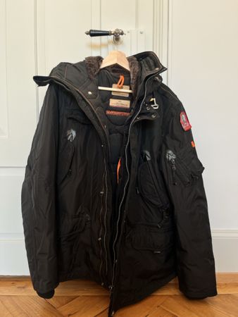 Winterjacke Parajumpers Masterpiece Serie schwarz