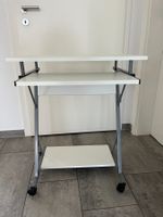 Computertisch mit Tastaturablage in weiss