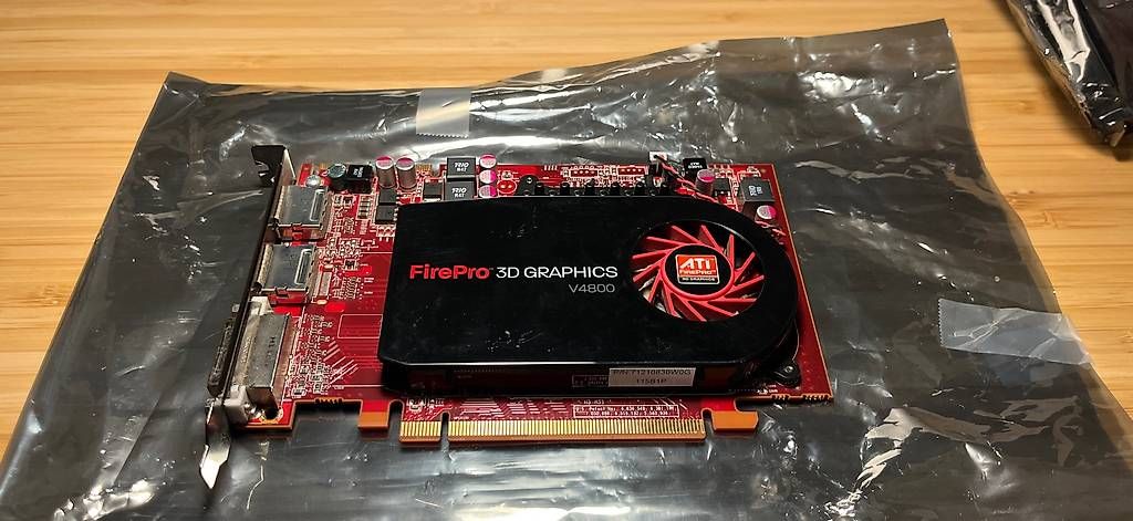 Grafikkarten: 2× AMD FirePro V4800 Workstation-Grafikkarten – Gebraucht aus Alpnach Dorf von nik_qt2d