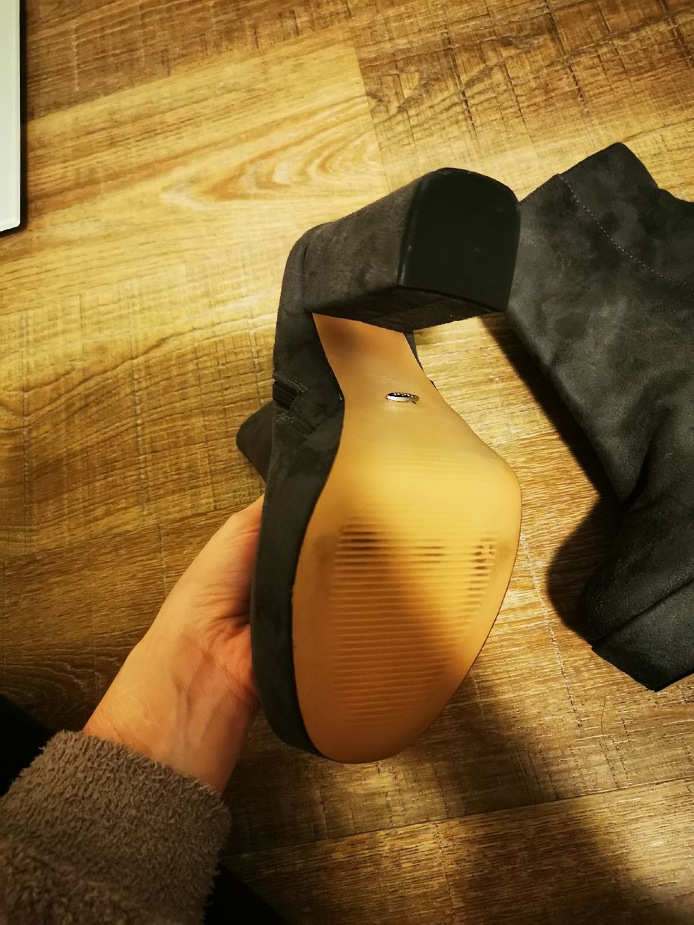 Scarpe da donna: Winter Stiefeletten Wildleder grau, Blockabsatz Gr. 39 – Nuovo (secondo la descrizione) da Balsthal venduto da Leila_Luna 4