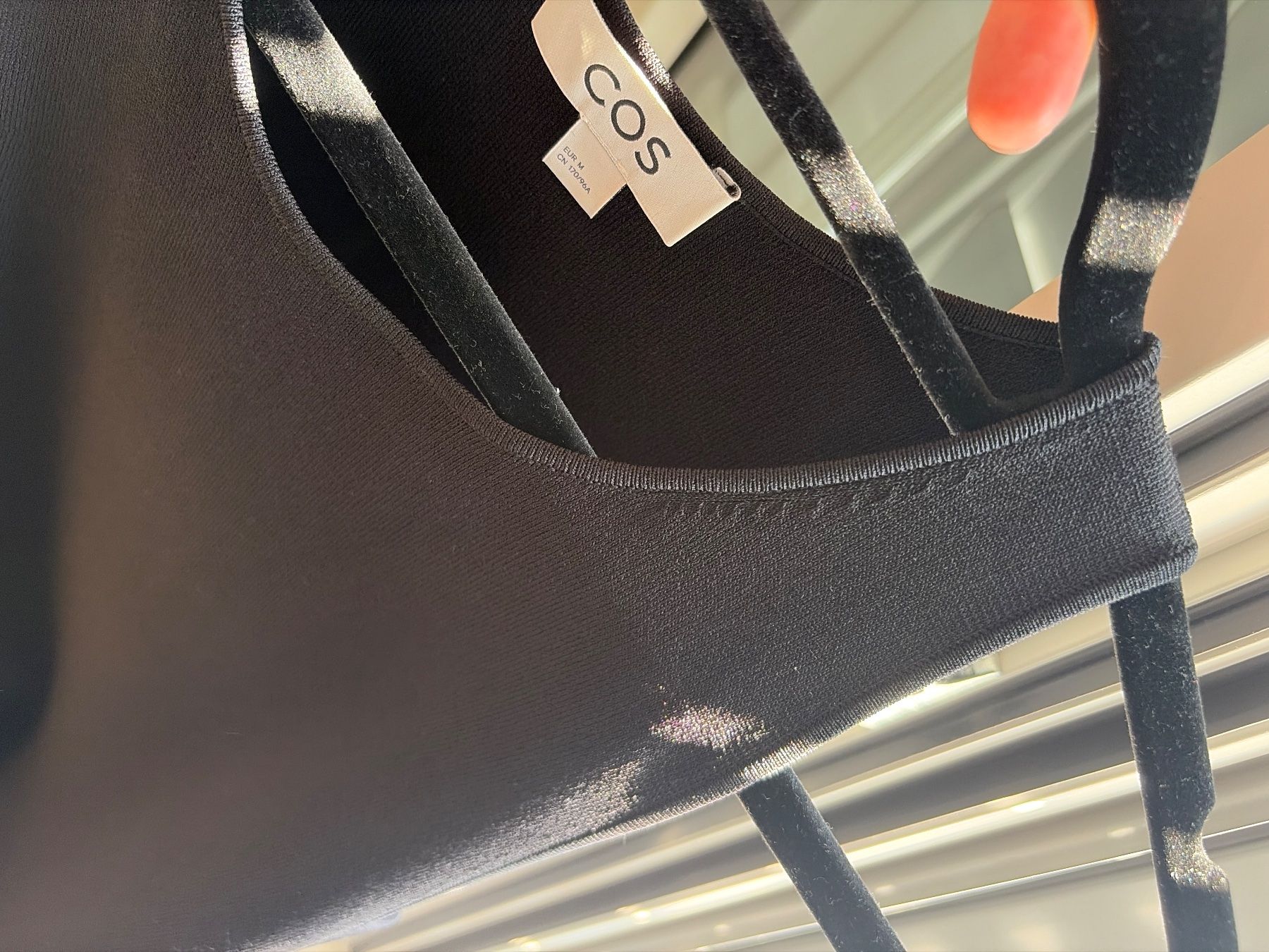 Cos Kleider: COS Kleid, Gr. M, sitzt wie ein Handschuh – Gebraucht aus Goldau von car_8v8h 3
