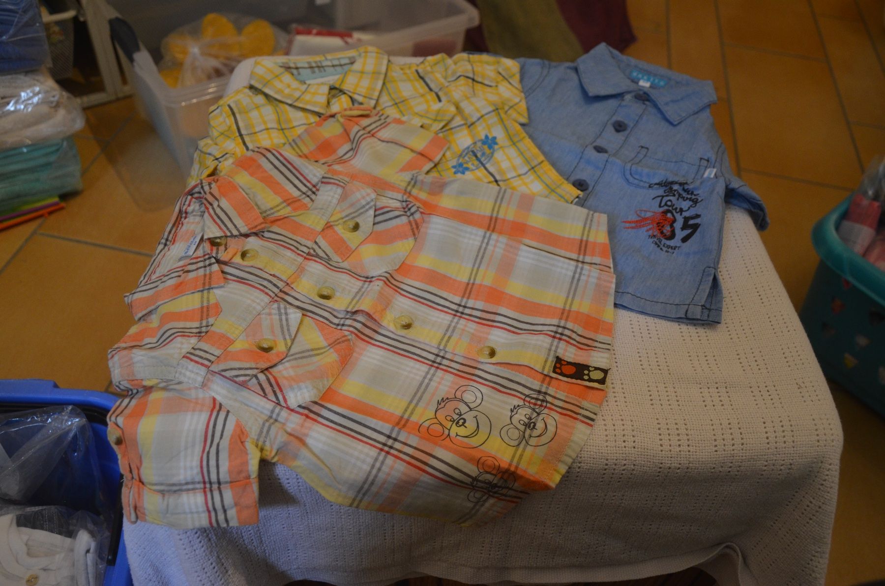 Camicie, Top & T-shirt: TAILLE 68 - 3 HEMD – Usato da Chiasso venduto da Dolly015 4
