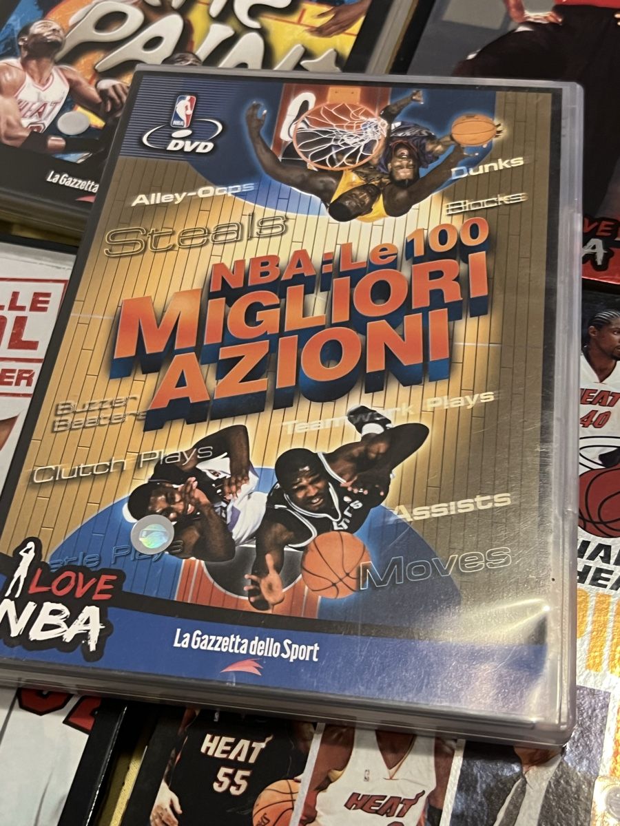 Tutti i VHS: NBA Collection Michael Jordan, Shaq, Larry Bird + VHS NCAA D – Nuovo (secondo la descrizione) da Muralto venduto da dan_pf8r 7