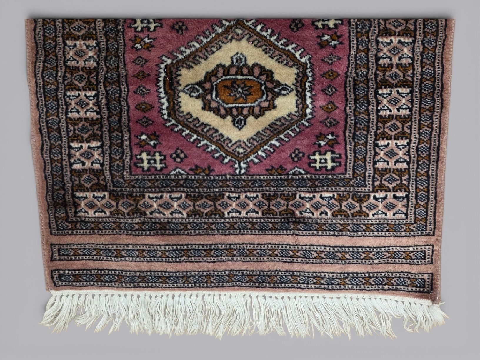Tappeti: Rarer Perserteppich 62x117cm rosa gemustert – Usato da Rieden AG venduto da RuvensBrocki 4