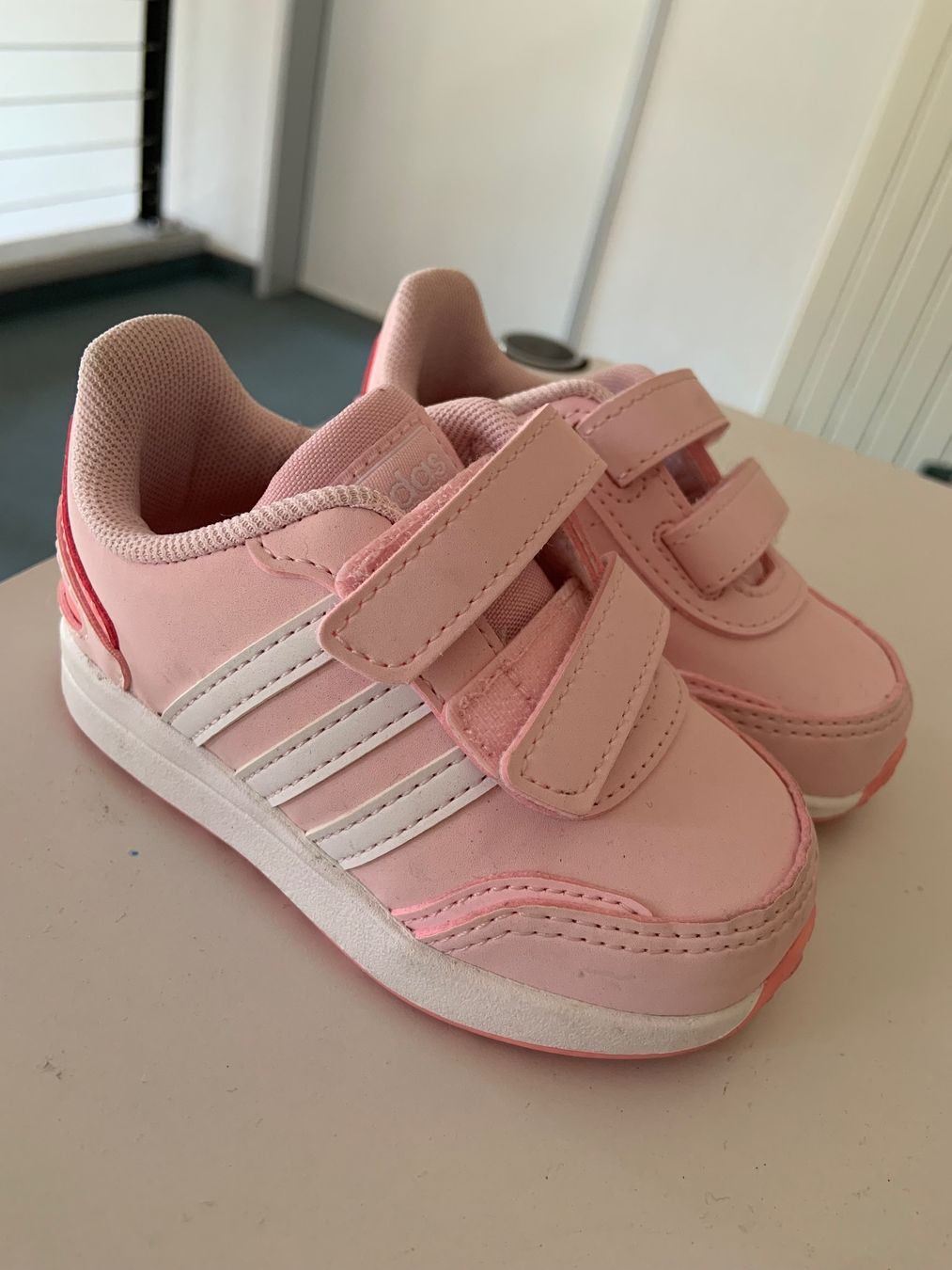 Adidas Scarpe per ragazzi: Rosa Adidas Turnschuhe Gr. 20 – Nuovo (secondo la descrizione) da Birmensdorf ZH venduto da maca8485