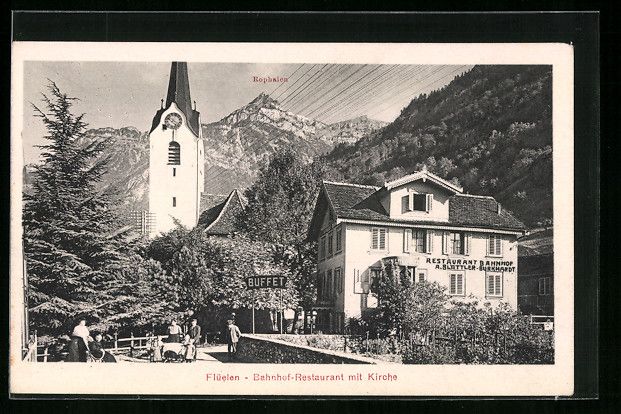 Cartes postales: Flüelen, Bahnhof-Restaurant mit Kirche – D'occasion à Berlin par bartko-reher