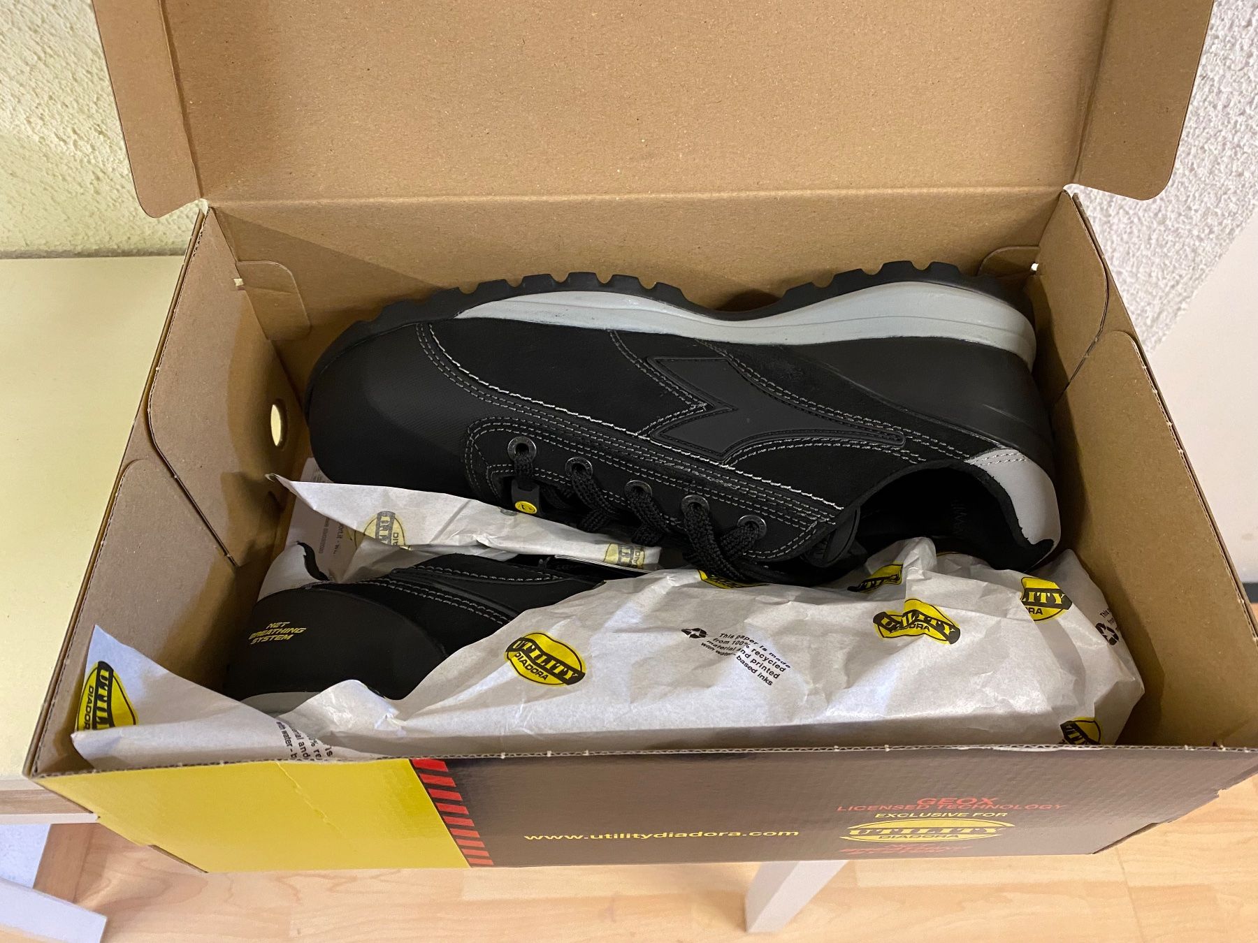 Diadora Scarpe da uomo: Sicherheitsschuhe Diadora 44 – Nuovo e nell'imballaggio originale da Widnau venduto da Tityos 1