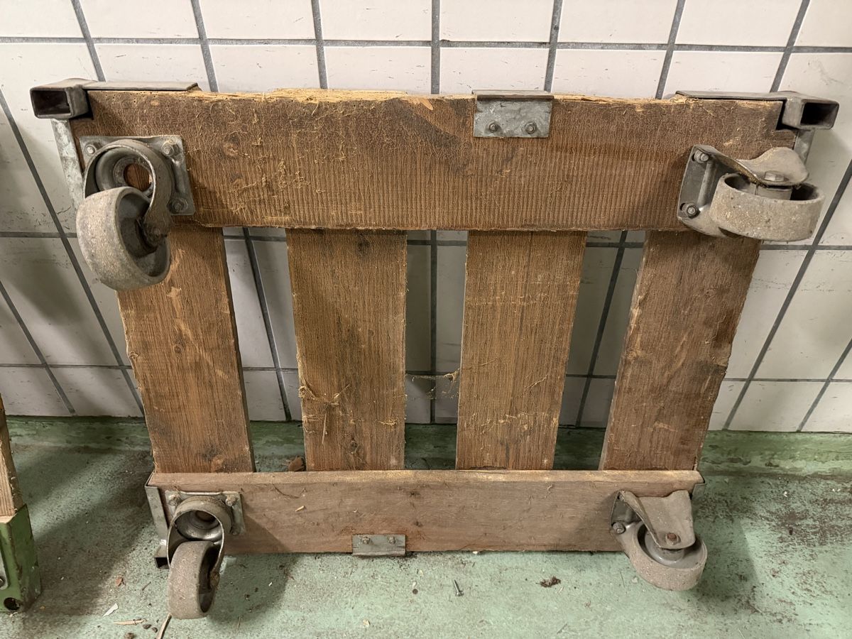 Valigie & Borse: Holz-Palette mit Rollen, stabil und gebraucht – Usato da Mörschwil venduto da philmensa 4