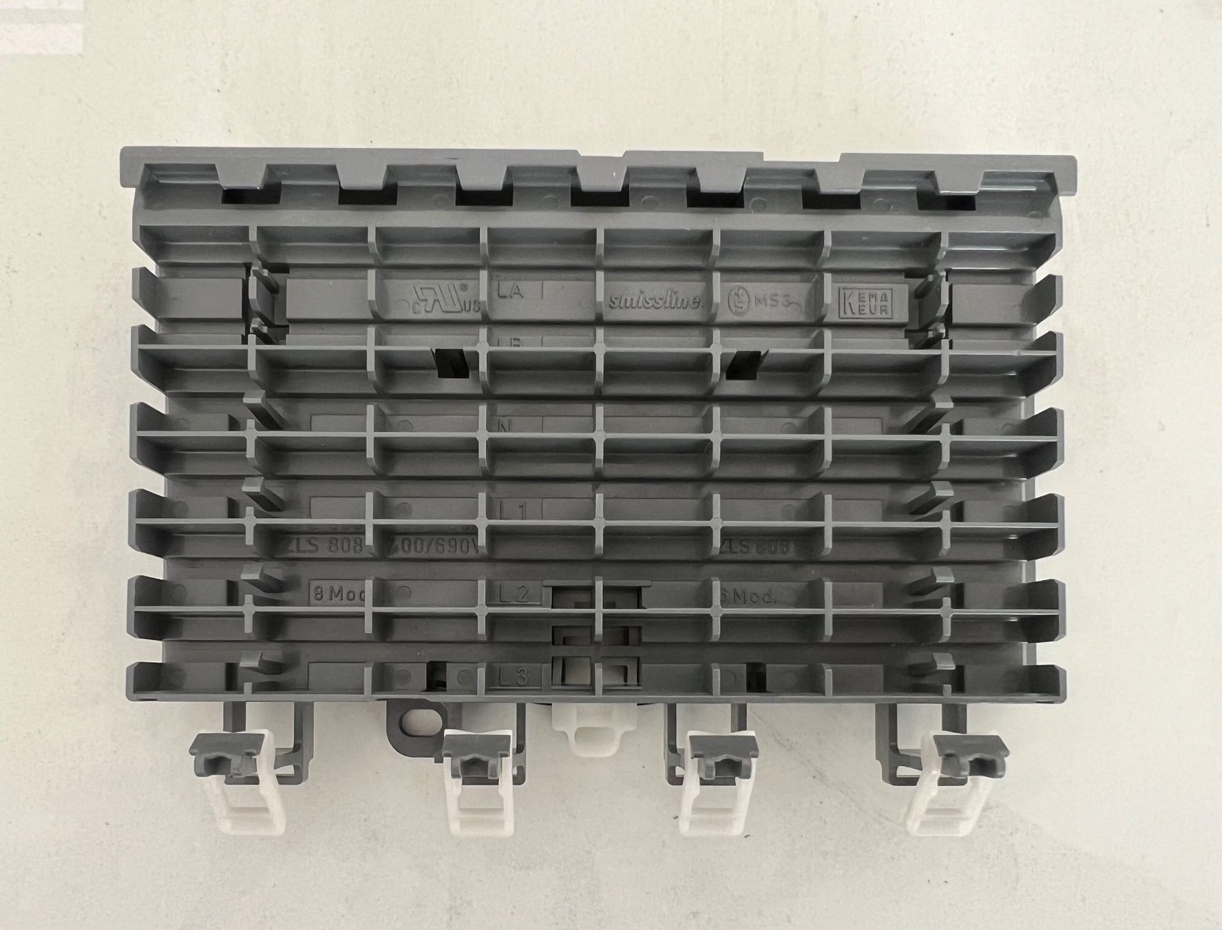 ABB Componenti elettronici: Smissline Sockel ZLS808 - altes System – Usato da Romanshorn venduto da DonRicardoo