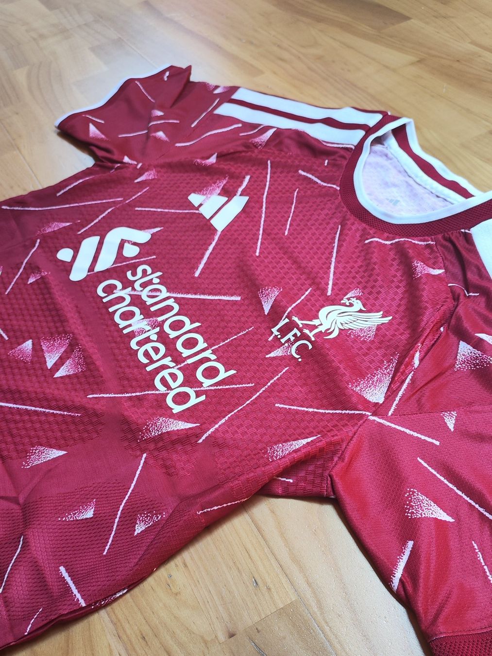 Adidas Leibchen & Hosen: Liverpool Heimtrikot 2026/27 – Neu (gemäss Beschreibung) aus Breitenbach von Lqris 3