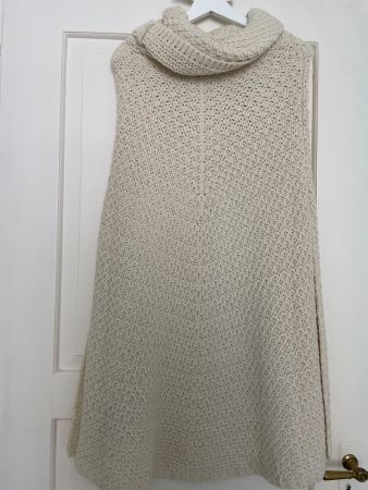 Gestrickter Poncho | Ungetragen | Grösse S-M