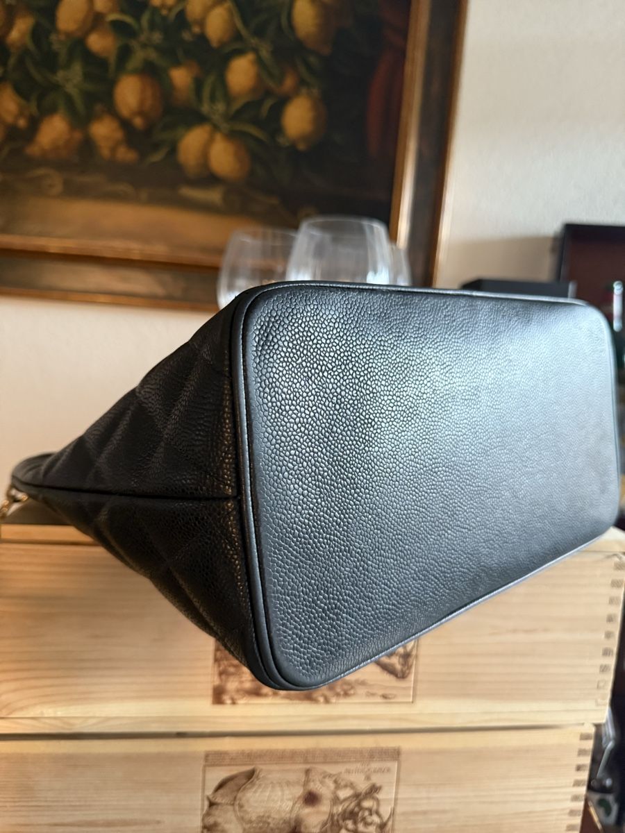 Chanel Taschen für Damen: Chanel Shopper Gestepptes schwarzes 'Caviar'-Leder – Gebraucht aus Olten von ale_nb2x 4