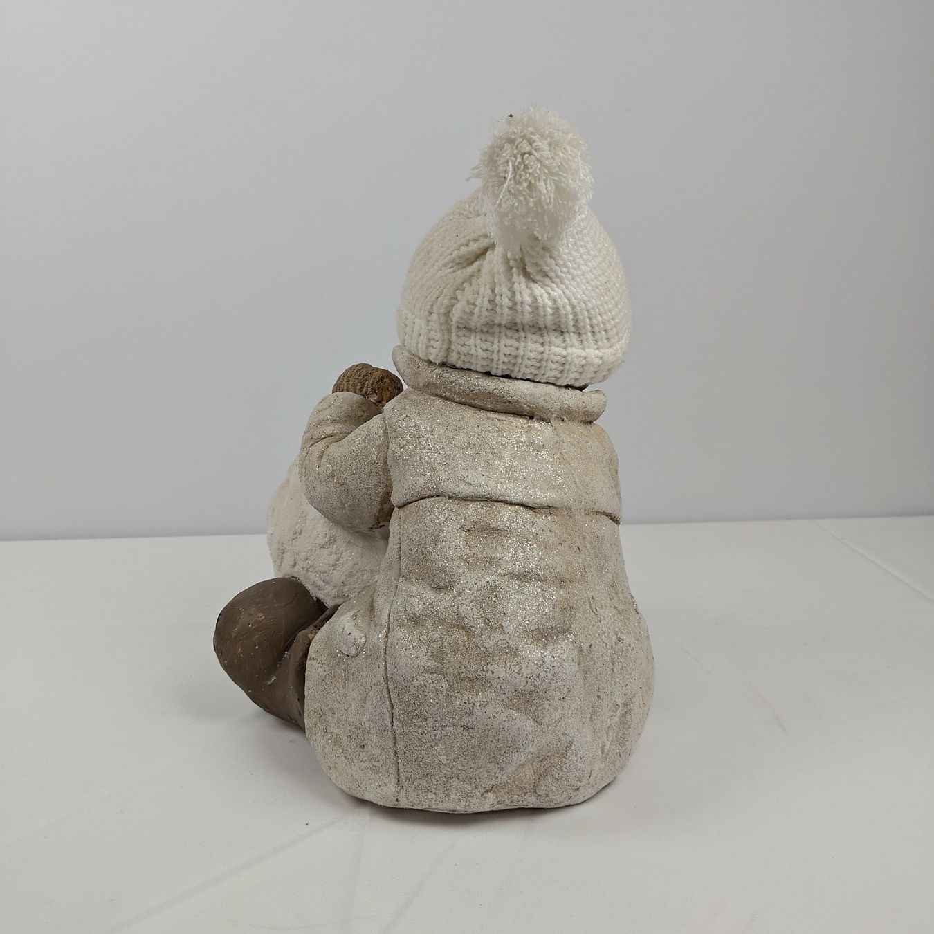 Statuette: Dekofigur Winterkind mit Schneeball – Usato da Wettingen venduto da Wendemarket 2