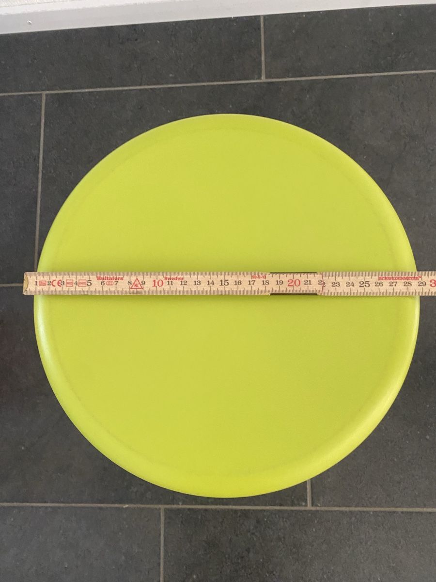 Ikea Sgabelli: Kinder Hocker lime green IKEA MAMMUT hellgrün 30cm Höhe – Usato da Flawil venduto da Vera44