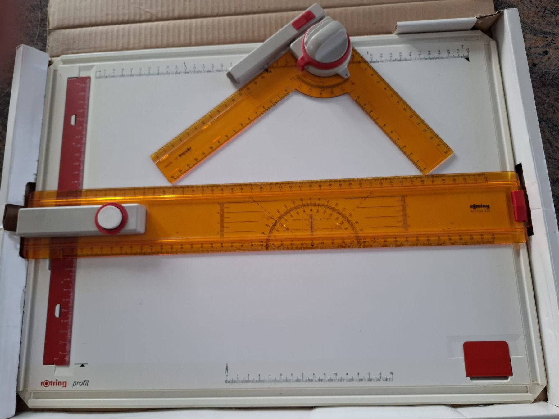 Rotring Autres matériel pour artistes: Rotring profil Zeichenplatte A3 – D'occasion à Küssnacht am Rigi par Honduras7