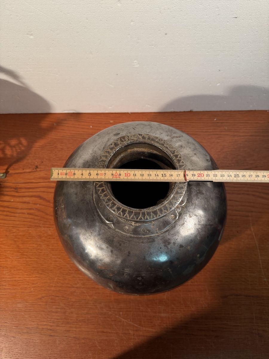 Vasen & Gefässe: Vintage Hammered Metal Pot - Unique Decorative Piece – Gebraucht aus Lausanne von artnouveau04 6