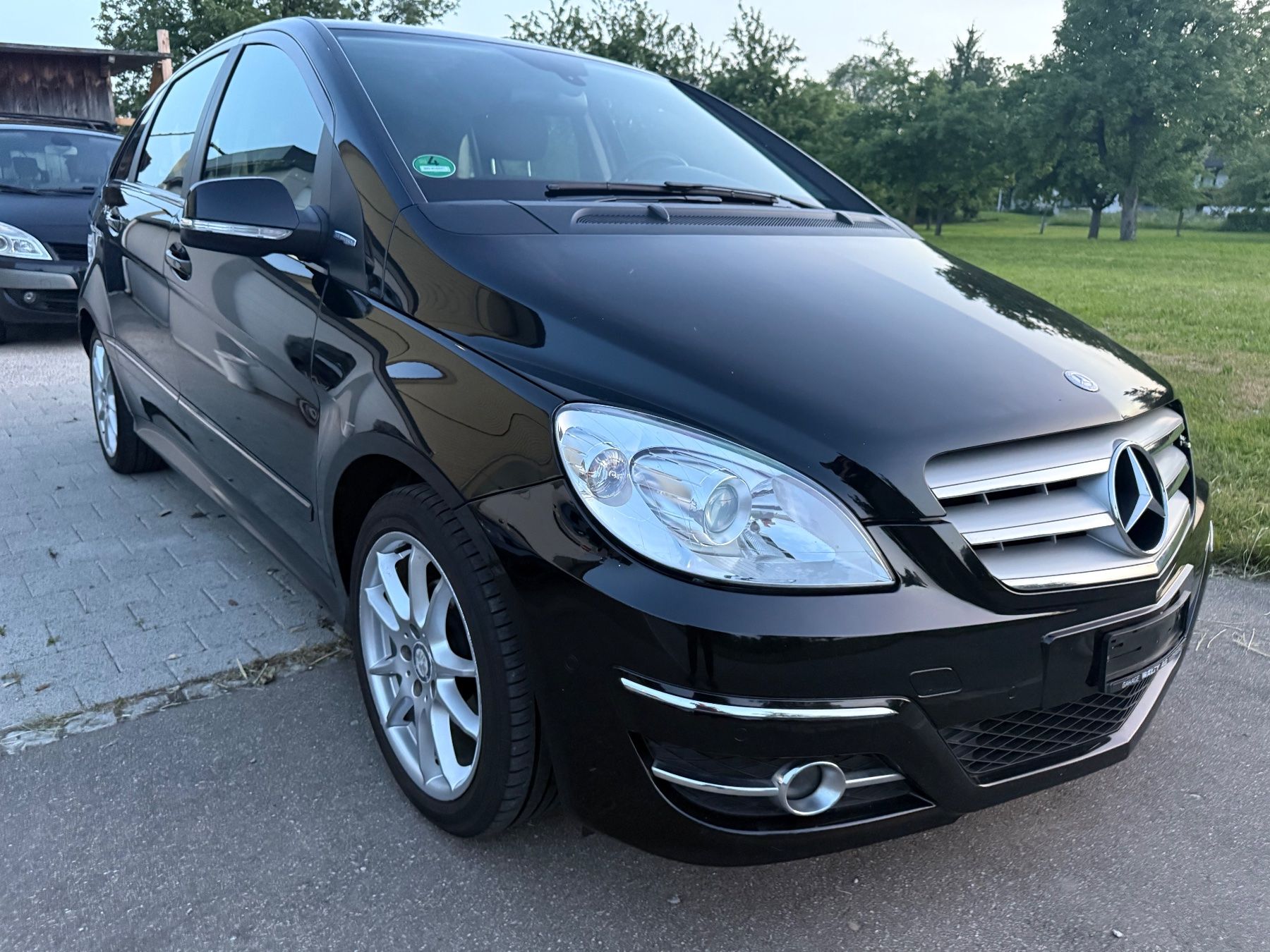 Mercedes-Benz Automobili: Mercedes B180 Blue – Usato da Egnach venduto da Nati97 1