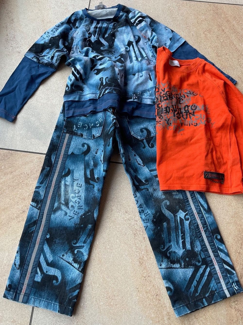 Versace Kleiderpakete & -sets: Versace Young Set 110/116 – Gebraucht aus Muttenz von Susanne81002 1