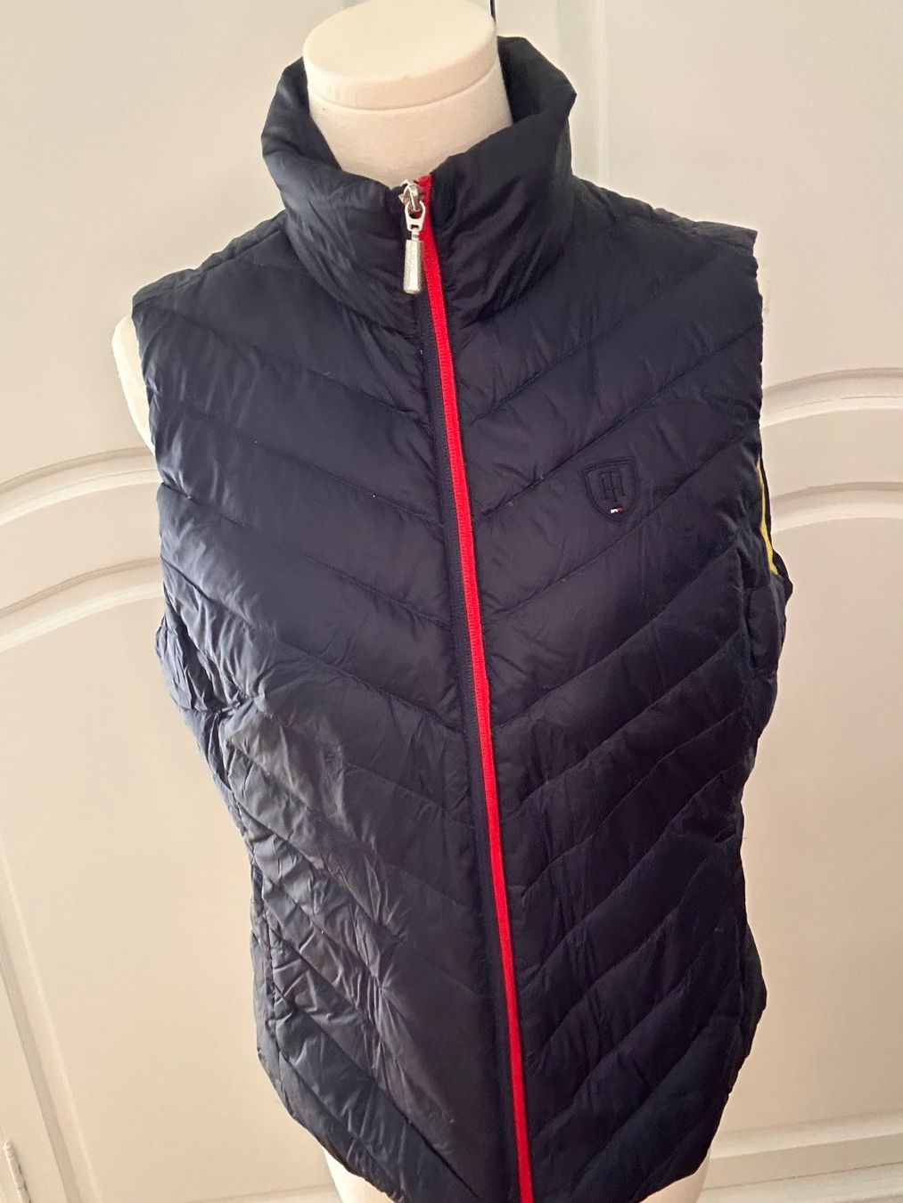 Tommy Hilfiger Gilets & Westen: Hilfiger Daunenweste m – Gebraucht aus Pfaffhausen von Klaras_second_hand