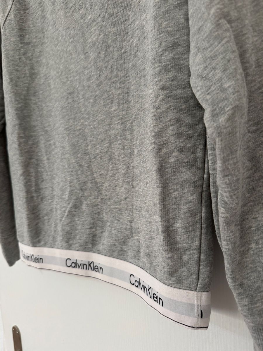 Calvin Klein Maglioni & Felpe: Calvin Klein Pullover, grau, XS - Top Zustand! Oryginal! – Nuovo (secondo la descrizione) da Wetzikon ZH venduto da Jan_wojt 2