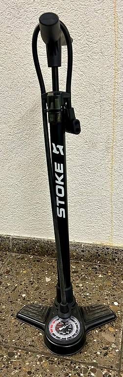 Pompes: Fahrradpumpe SITOKE mit Manometer (VB) – D'occasion à Zürich par chi_mf67