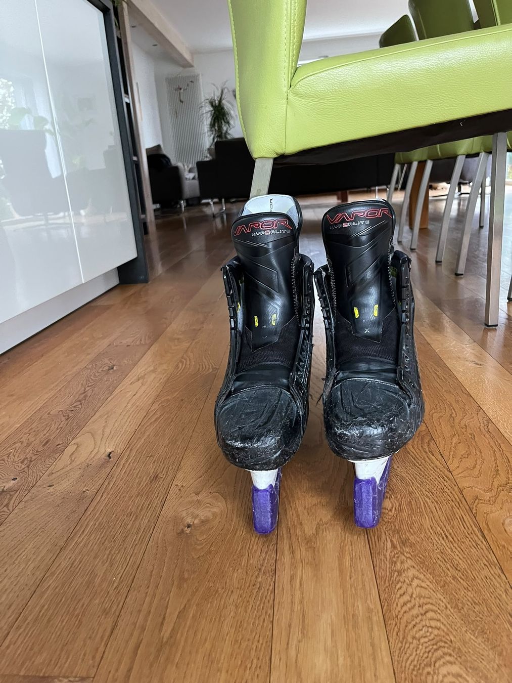 Bauer Pattini da ghiaccio: Eishockeyschuhe Bauer Vapor Hyperlite, gebraucht, Gr 5.5 – Usato da Lüterkofen venduto da Abigail730 1