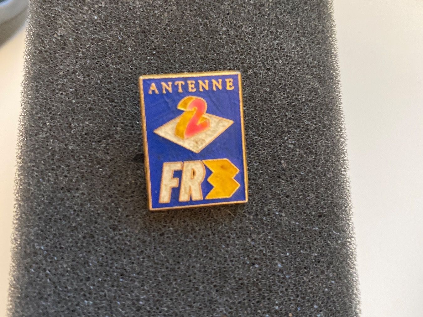 Plaquettes & Badges: PIN'S - TELEVISION – D'occasion à Le Brassus par cinema13