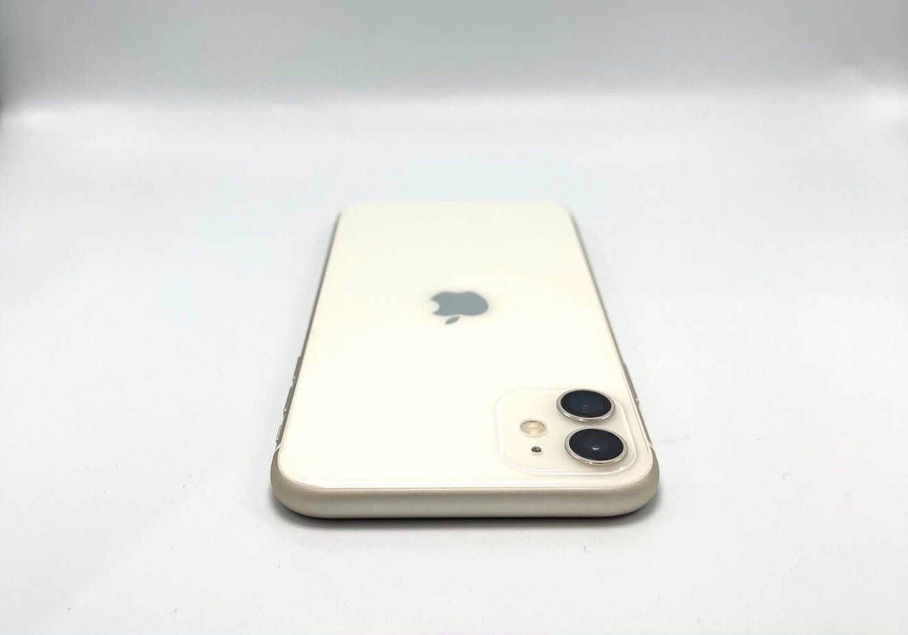 Apple Telefoni cellulari / Smartphones: iPhone 11 128GB Excellent Condition – Usato da Luzern venduto da Waince786