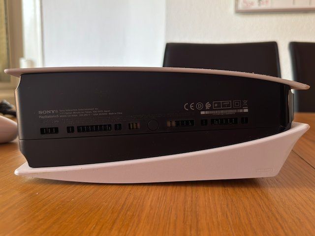 Sony Konsolen: Playstation 5 mit Controller inkl. Kabel – Gebraucht aus Cham von MartinMeftian 4