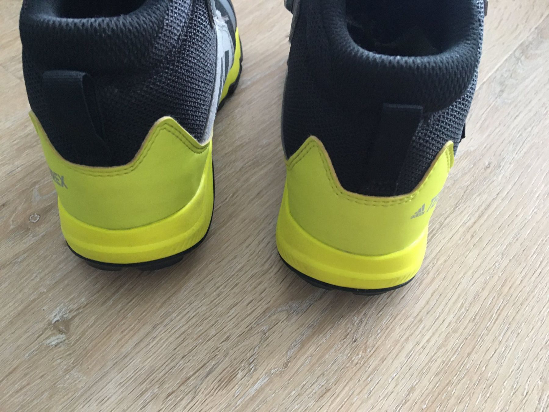 Adidas Chaussures garçon: Adidas Terrex, Grösse 32 – D'occasion à Zumikon par meter03 3