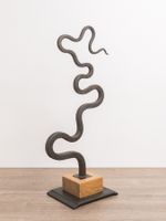 Abstrakte Skulptur aus Metall und Holz, Dekofigur