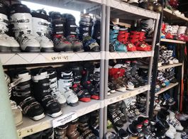 Chaussures de skis et skis d'occasion refait carre & semelle