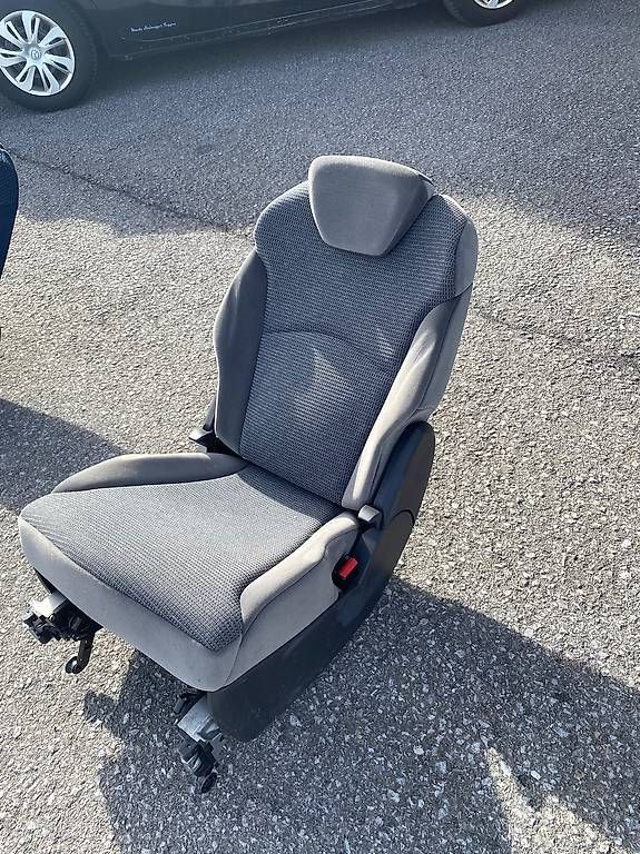 Seggiolini per auto: Autositz zu Van Peugeot 807 – Usato da Gross venduto da Rocks1