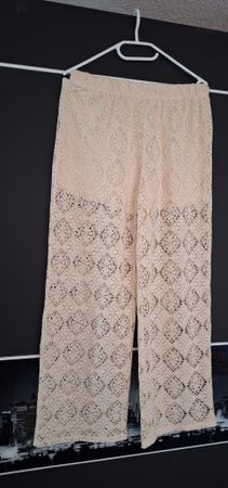 Pantalon en dentelle beige. New!
