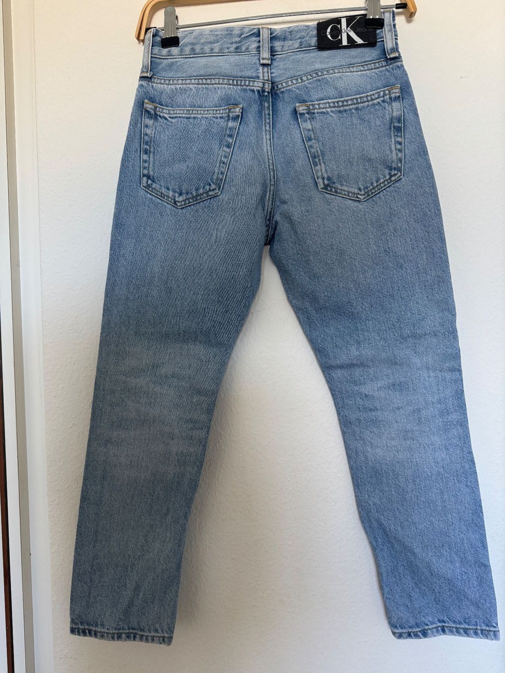 Calvin Klein Pantaloni: Jean Calvin Klein bleu clair taille 10 ans – Usato da Chatelaine venduto da lae_7h8n 1