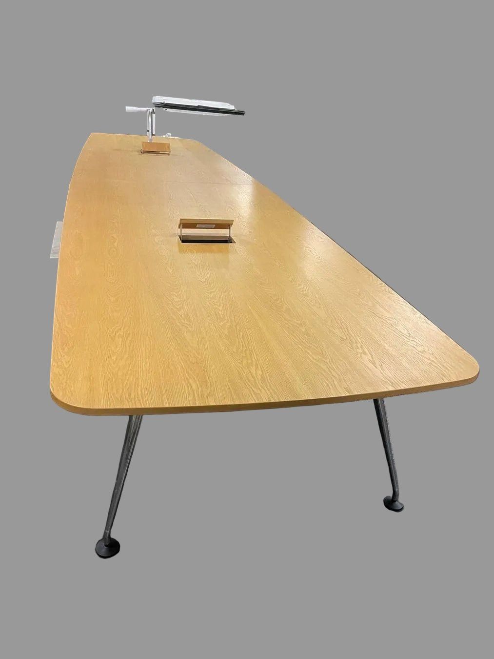 Vitra Tavoli: Vitra MedaMorph Sitzungszimmertisch Untergestell  252cm – Usato da Affoltern am Albis venduto da Zapro 3
