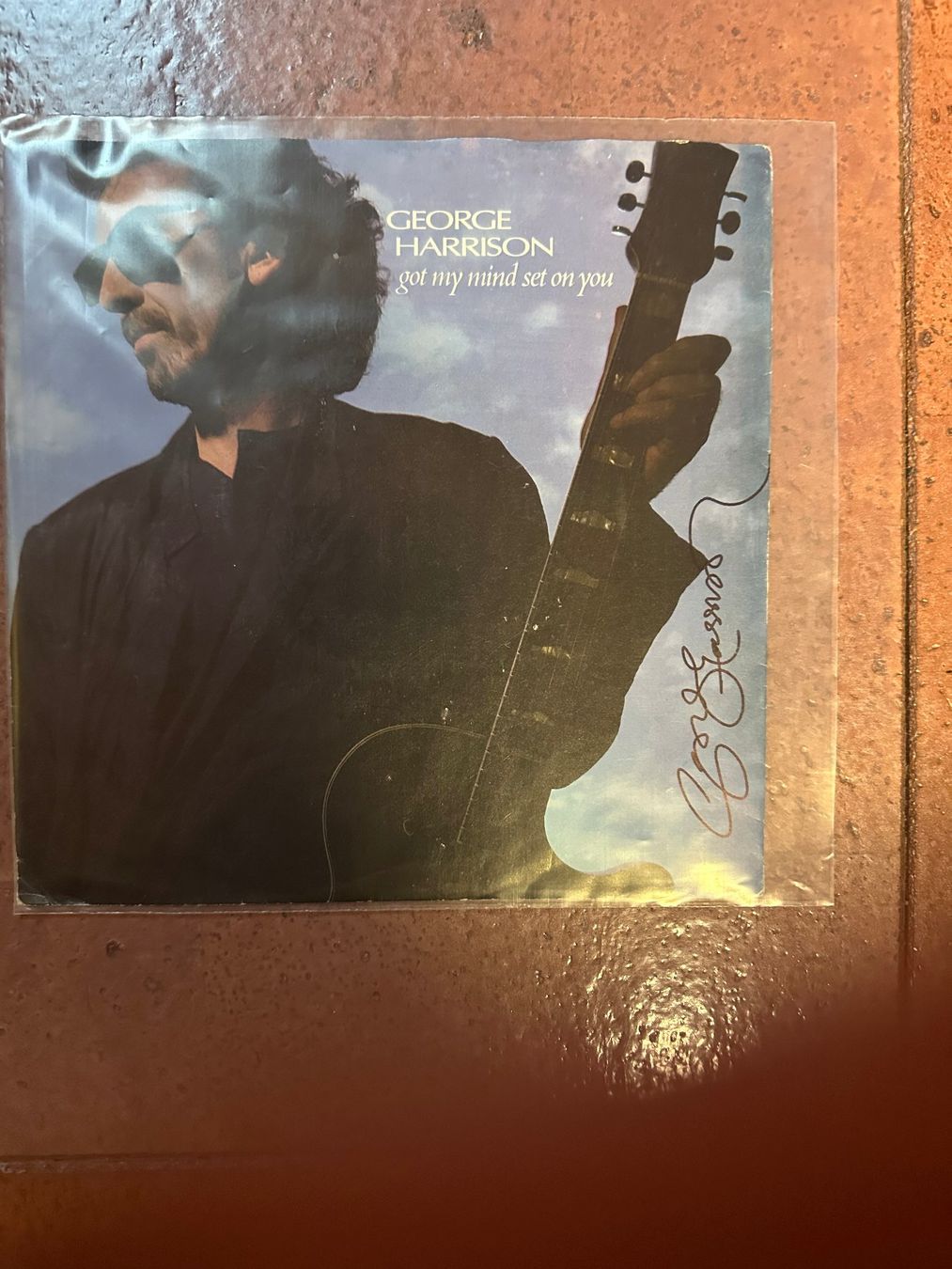 Autografi: Signierte single von George  Harrison – Usato da rafz venduto da Ttt0071