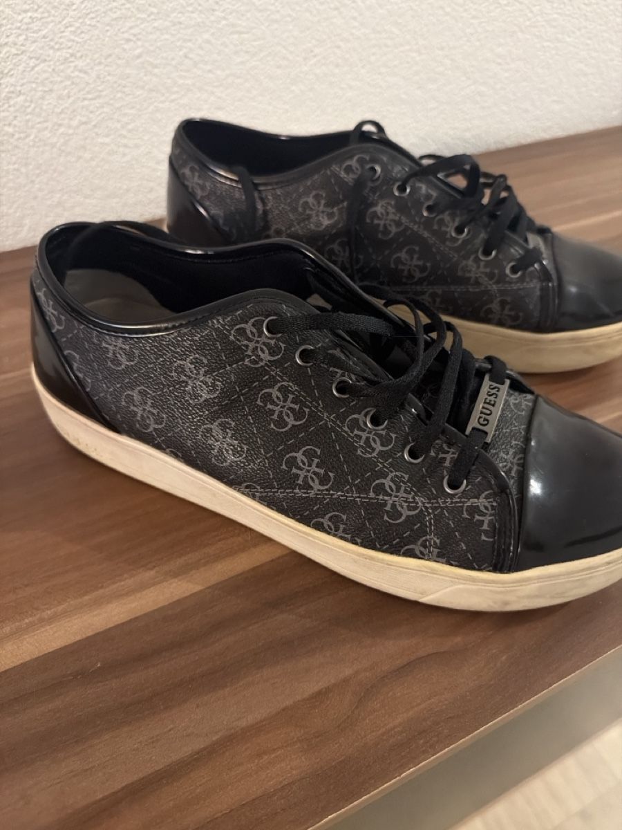 Scarpe da uomo: Sneaker Guess schwarz mit Logo Muster  – Usato da Mollis venduto da man_rpj6 1